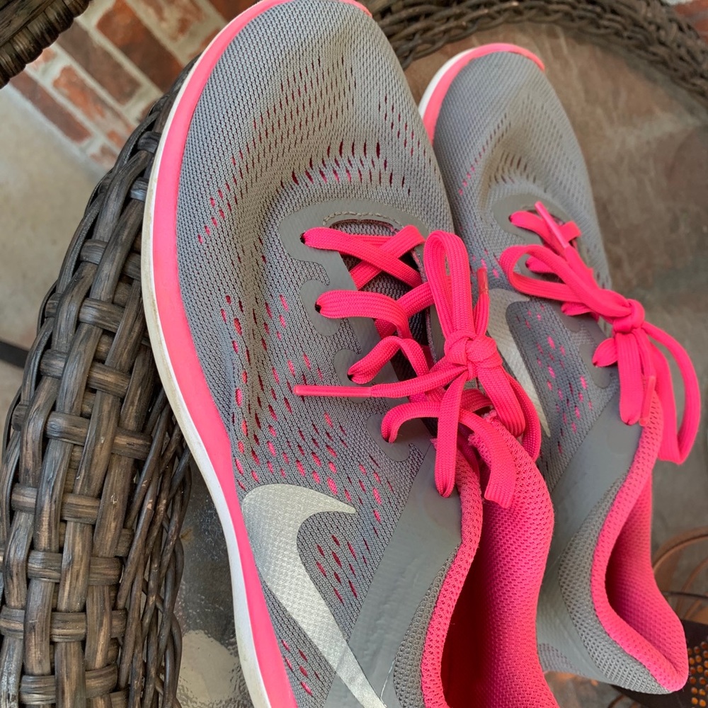 Nike tennis shoes